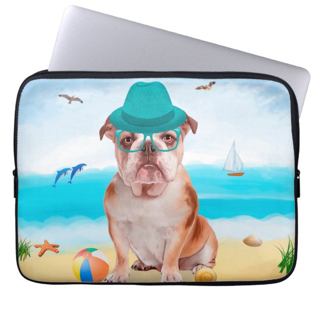 English Bulldog on Beach Laptopschutzhülle (Vorderseite)