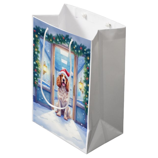 English Cocker Spaniel Nurse Station Santa Hat Mittlere Geschenktüte (Vorderseite Schrägansicht)