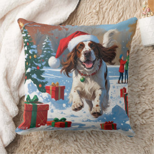 English Setter läuft im Schnee mit Weihnachtsmütze Kissen
