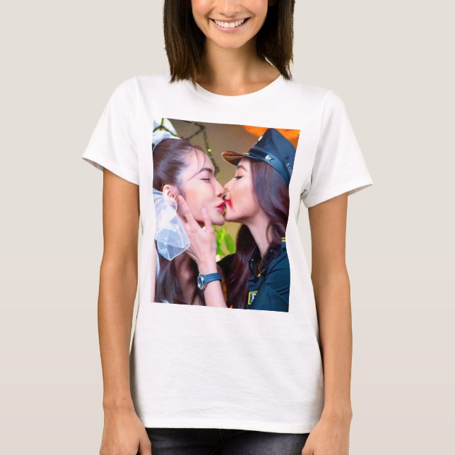 Englot Thai GL Halloween Kiss, Engfa and Charlotte T-Shirt (Vorderseite)