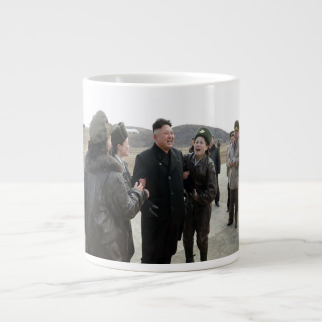 Enorme UNO-Fanclub-Nordkorea-Kaffee-Tasse Kim-Jong Jumbo-Tasse (Vorderseite)