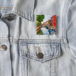 Entdecken Sie den lebendigen Charme von Burano Button