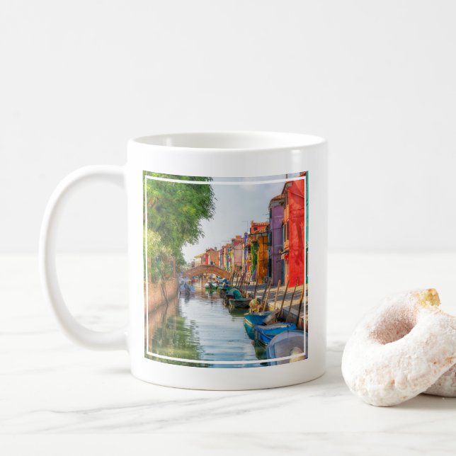 Entdecken Sie den lebendigen Charme von Burano Kaffeetasse (Mit Donut)