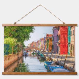 Entdecken Sie den lebendigen Charme von Burano Wandteppich Mit Holzrahmen