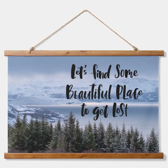 Entdecken Sie die Ruhe Wandteppich Mit Holzrahmen (Vorne)