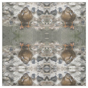 Ente an einer Wand Gemustertes Tiergewebe Stoff