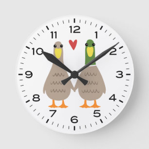 Enten in der Liebe Niedliche Enten mit Haltegriffe Runde Wanduhr