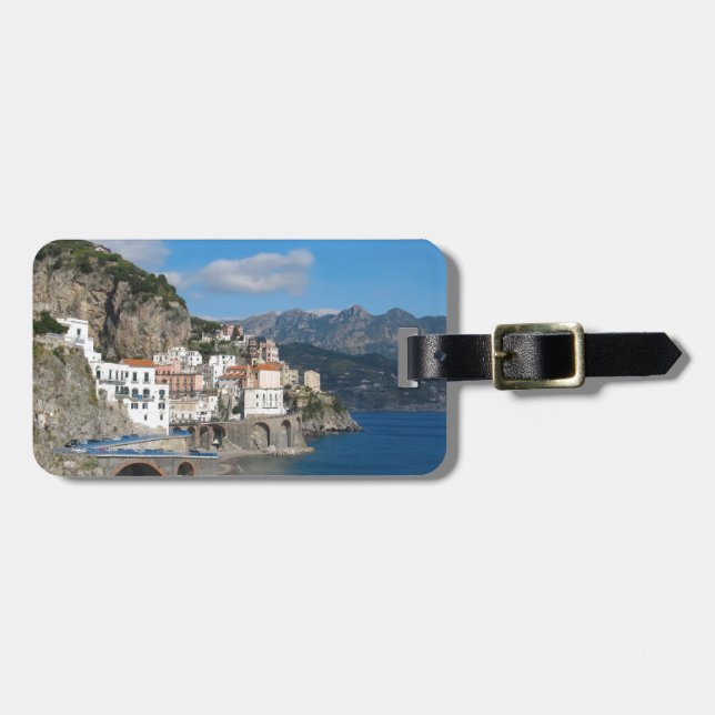 Entfernte Ansicht von Atrani auf Amalfi-Küste Gepäckanhänger (Vorderseite horizontal)