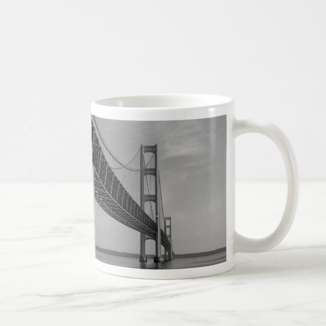 Entlang der Mackinac-Brücke Grayscale Kaffee-Tasse Kaffeetasse (Rechts)