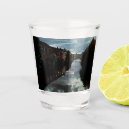 Entlang des Flusses Schnapsglas