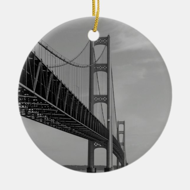 entlang Mackinac Bridge Grayscale Keramikornament (Vorne)