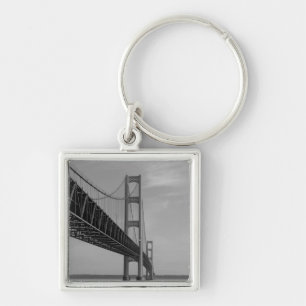 entlang Mackinac Bridge Grayscale Schlüsselanhänger