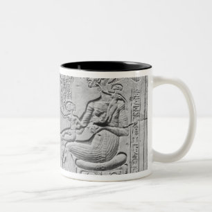 Entlastung, die das Aten gibt das Leben darstellt Zweifarbige Tasse