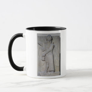 Entlastung, die einen Winged Geist darstellt Tasse