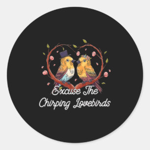 Entschuldigen Sie die Chirping Lovebirds Hochzeit  Runder Aufkleber