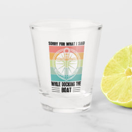 Entschuldigen Sie, was ich beim Andocken des Boat  Schnapsglas