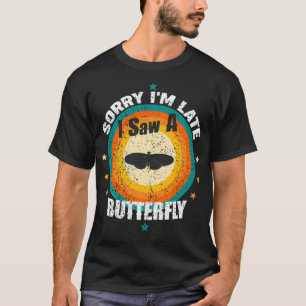 Entschuldigung, ich bin spät dran, ich sah einen S T-Shirt