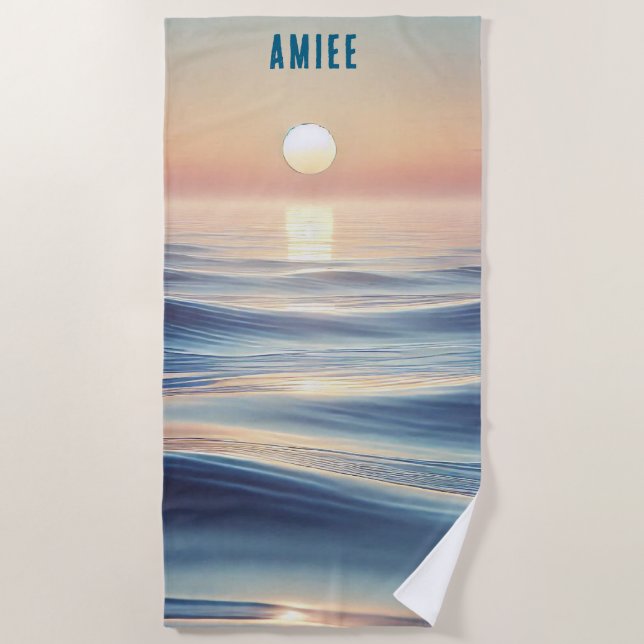 Entspannen im Ozean und bei Sonnenaufgang Strandtuch (Vorderseite)