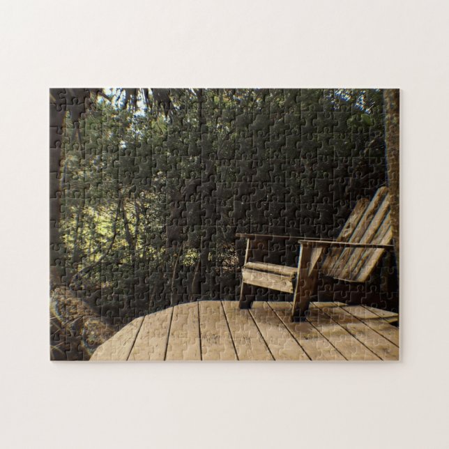 Entspannen Sie auf der Veranda im Wald auf einem Puzzle (Horizontal)