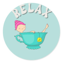 Entspannen Sie beim Girl in der Tasse Tee Meditati