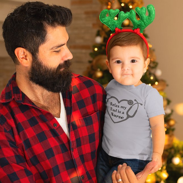 Entspannen Sie sich bei meinem Vater ist eine Lieb Baby T-shirt (Von Creator hochgeladen)