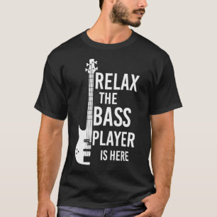 Entspannen Sie sich beim Bass Player. T-Shirt
