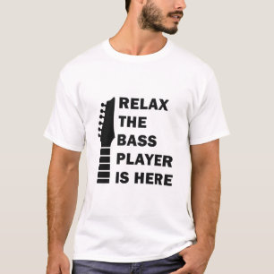 Entspannen Sie sich beim Bass Player. T-Shirt