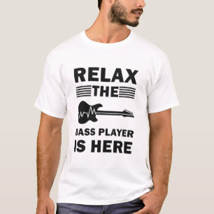 Entspannen Sie sich beim Bass Player. T-Shirt