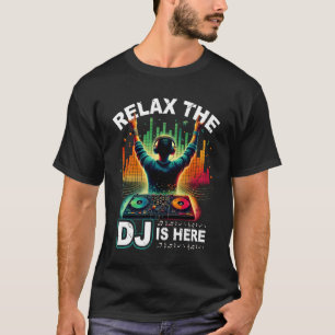 Entspannen Sie sich beim DJ ist hier farbenfrohe N T-Shirt