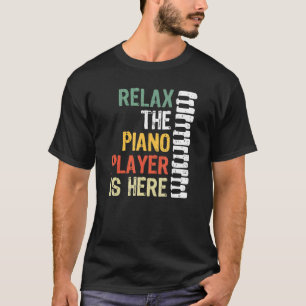 Entspannen Sie sich beim Piano Player. T-Shirt