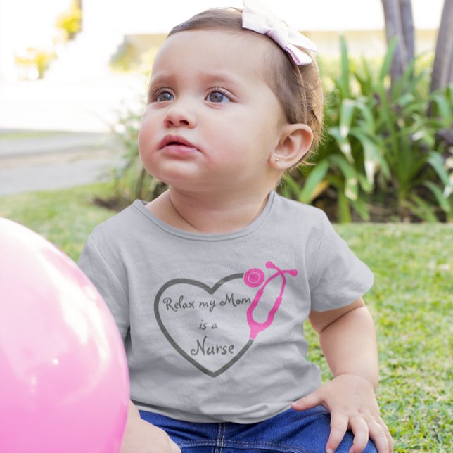 Entspannen Sie sich in meiner Mama ist ein Herz-St Kleinkind T-shirt (Von Creator hochgeladen)