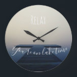 Entspannen Sie sich Sie sind auf Große Wanduhr<br><div class="desc">Dieser Entwurf war geschaffener zwar digitaler Art. Er kann im Bereich personalisiert sein zur Verfügung stellt oder, besonders anfertigend, indem er das Klicken beschließt, um weitere Wahl besonders anzufertigen und den Namen, die Initialen oder die Wörter ändert. Sie können die Textfarbe auch ändern und den Text für einen Entwurf des...</div>