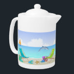 Entspannende Strand-Teekanne<br><div class="desc">Diese entspannende Strand-Teekanne kennzeichnet einen Strandhintergrund mit Ozean, Sand, Segelboot und Delphin, Blätter, lila Blumen, Strandstühle mit Regenschirm, lila Surfbrett und Ozean. Verfügbar in zwei Größen. Bereiten Sie für Ihr folgendes Party vor, das es für jeden möglichen Raum in Ihrem Zuhause oder in Strandhaus perfekt ist. Macht auch ein wunderbares...</div>