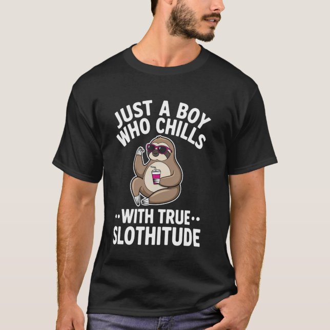 Entspannter Faultierjunge mit Smoothie-Kunst T-Shirt (Vorderseite)