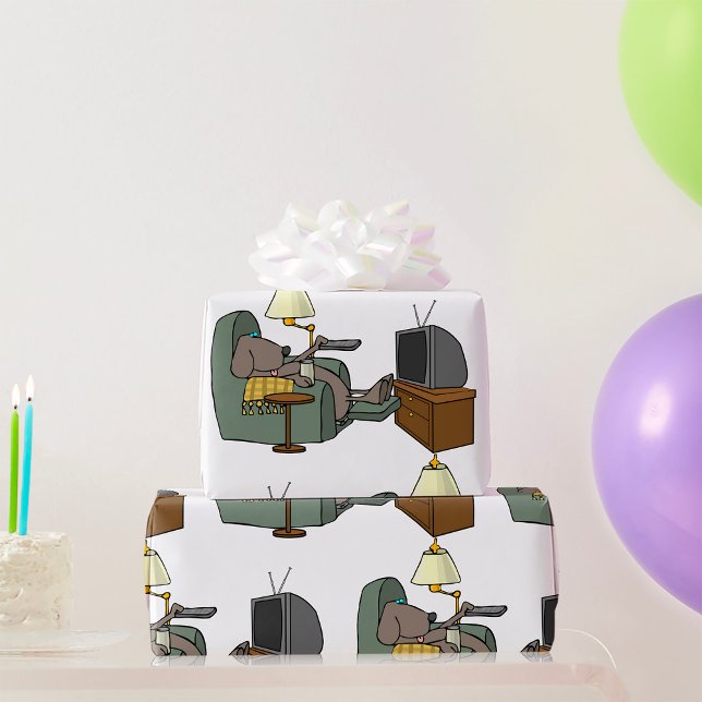 Entspannter Hund Fernsehen Geschenkpapier (Von Creator hochgeladen)