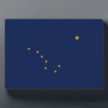 Entwurf der Staatsflagge Alaska Fotoplatte<br><div class="desc">Hier ist ein Alaska State Flag Design präsentiert auf einer Vielzahl von beliebten Produkten. Eine tolle Geschenkidee für jeden Anlaß und alle,  die einen Besuch abstatten. Verwenden Sie den Link "Diesen Designer Gefragt",  um uns mit Ihren speziellen Designanfragen oder für Hilfe bei Ihren individuellen Anpassungsbedürfnissen zu kontaktieren.</div>