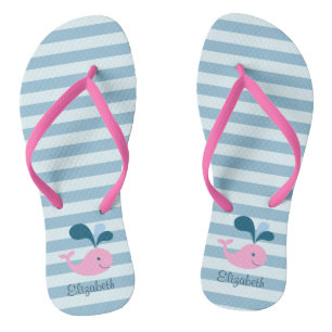 Entzückende Delfine ,Hellblaue Streifen-Personalis Flip Flops