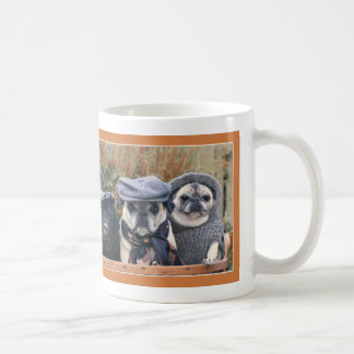 Entzückende Herbst-Mops-Tasse durch Möpse und Kaffeetasse