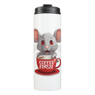 Entzückende Kaffe Maus in roter Tasse