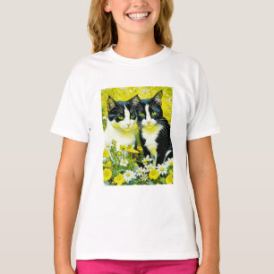 Entzückende Katzen sitzen auf einem Feld mit Gänse T-Shirt