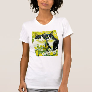 Entzückende Katzen sitzen auf einem Feld mit Gänse T-Shirt