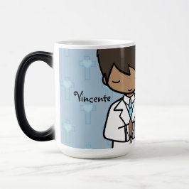 Entzückender erster Jungenblauname der heiligen Verwandlungstasse