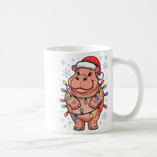 Entzückender Flusspferd mit Weihnachtslichtern und Kaffeetasse