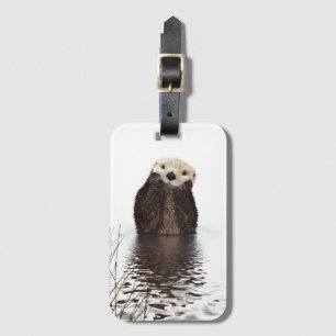 Entzückender lächelnder Otter im See Gepäckanhänger