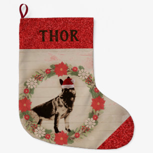 Entzückender Schäferhund in der Großer Weihnachtsstrumpf