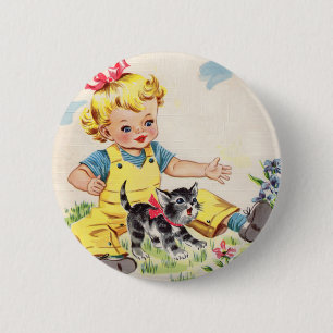 entzückendes kleines Mädchen mit entzückendem Button