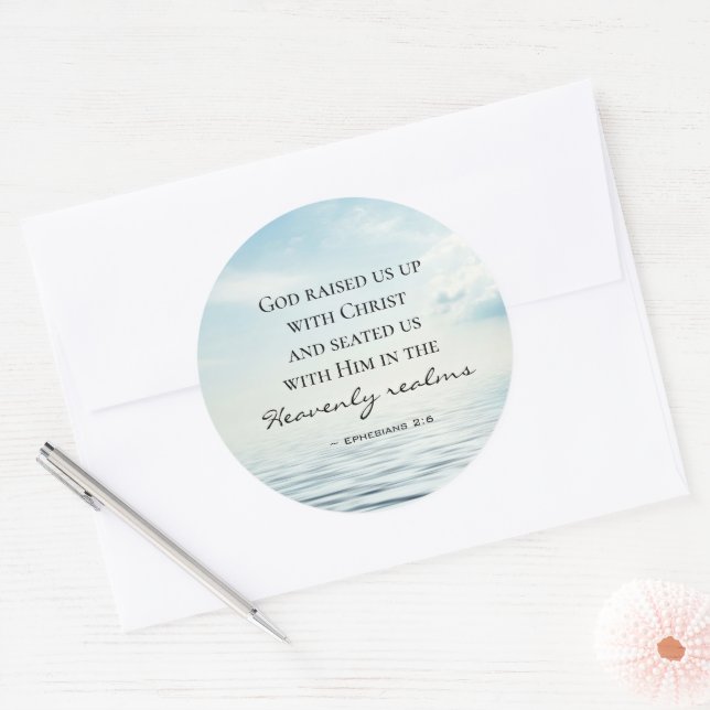Epheser 2:6 Gott hat uns mit Christi Bibel aufgezo Runder Aufkleber (Umschlag)