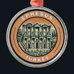 Ephesus Turkey Illustration Travel Art Abzeichen Ornament Aus Metall<br><div class="desc">Ephesus im Stil der Vektorkunst. Ephesus ist eine antike Stadt in der zentralen ägäischen Region der Türkei,  nahe dem heutigen Selçuk. Seine Ausgrabungen spiegeln Jahrhunderte der Geschichte wider,  vom klassischen Griechenland bis zum Römischen Reich.</div>
