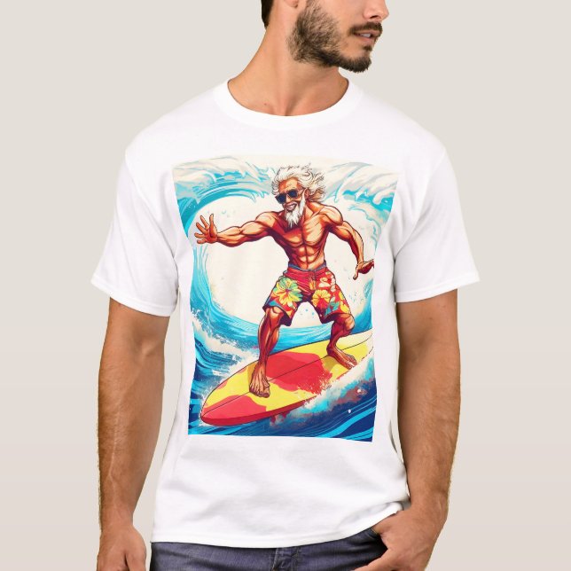 Epic Senior Surfer Riding Waves mit Style T-Shirt (Vorderseite)