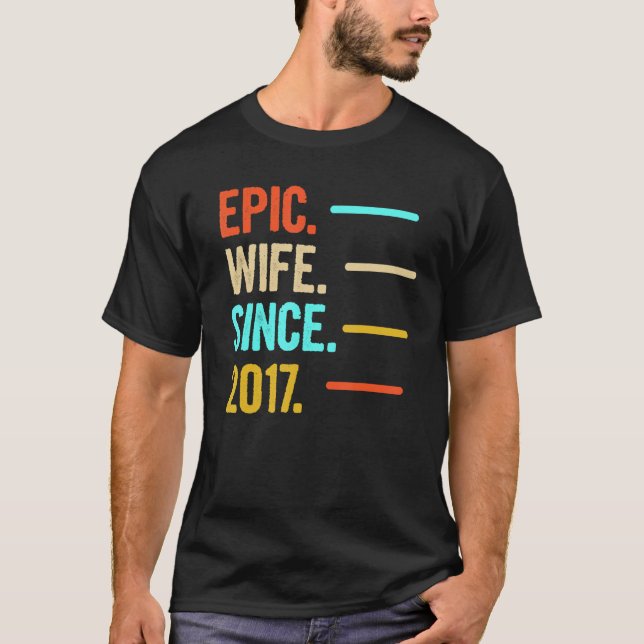 Epische Ehefrau seit 2017 1 T-Shirt (Vorderseite)